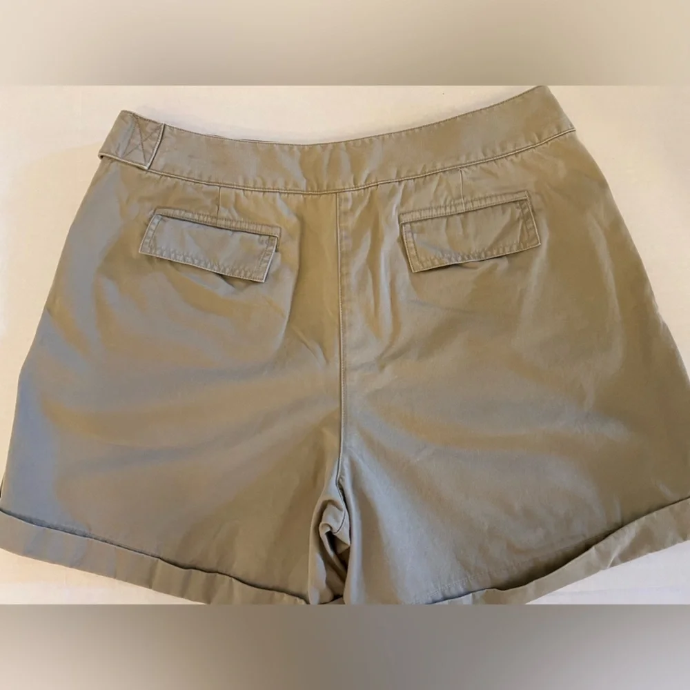 TALBOT’S TAN COTTON SHORTS. FLY FRONT WITH HOOK AND BAR CLOSURE